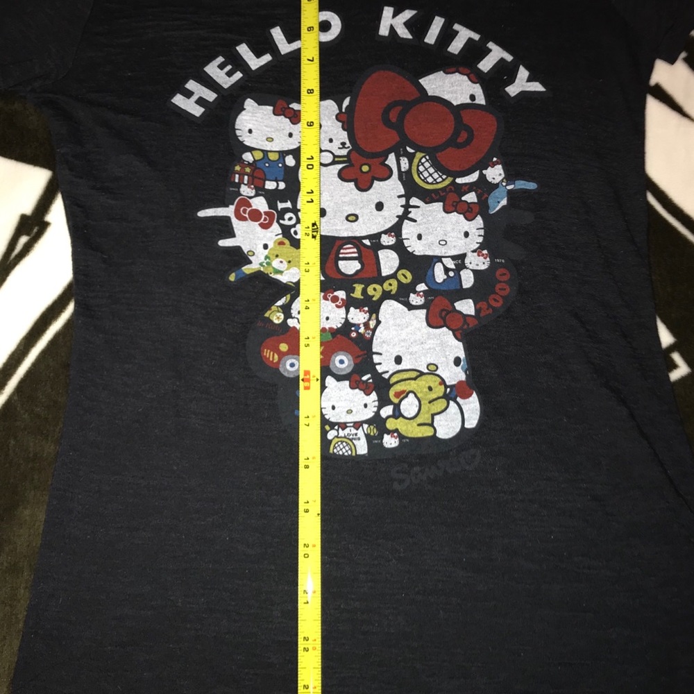 ❤️❤️HELLO KITTY 35th ANNIVERSARY BURNOUT TEE❤️❤️ - Picture 5 of 7